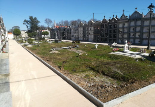 Rematan as obras de humanización do cemiterio municipal do Piñeiro